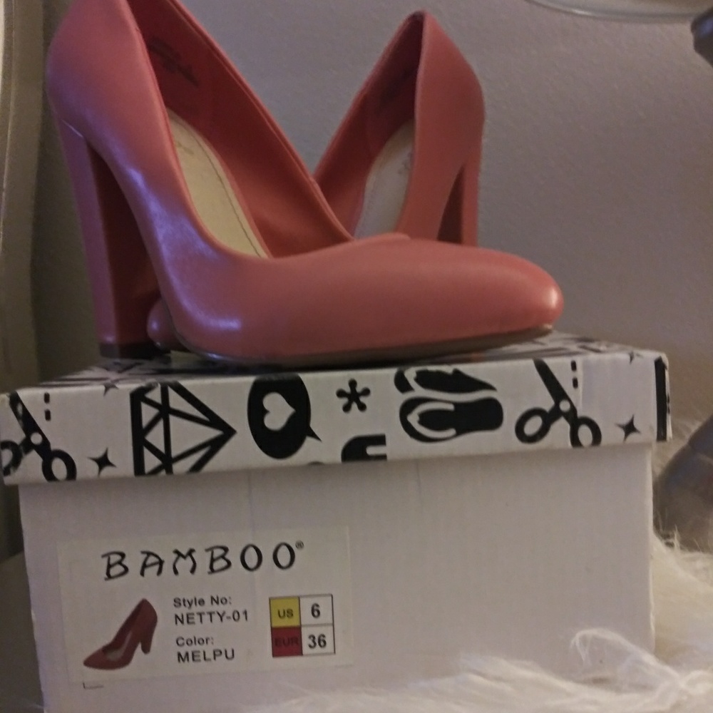 Shoes - Picture 3 of 4